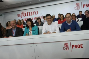 Sánchez, junto a varios miembros de la dirección del PSOE, durante el comité federal del pasado 30 de enero.-