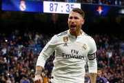 Sergio Ramos celebra su gol de penalti al Valladolid, el 2-0 del Madrid.-REUTERS / JUAN MEDINA