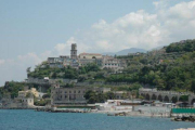 Vista desde el mar de Castellammare di Stabia, un pueblo famoso por sus aguas termales.-Foto: ARCHIVO