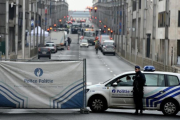 La policía mantiene cortada la calle que conduce al edificio de la Unión Europea, este miércoles en Bruselas.-AFP / PATRIK STOLLARZ