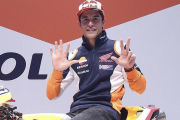 El octocampeón Marc Máequez (Honda), esta mañana, en la sede de Repsol, patrocinador del equipo campeón.-DAVID CASTRO