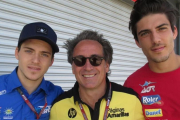 Sito Pons, entre sus hijos Edgar (izquierda) y Axel.-EMILIO PÉREZ DE ROZAS