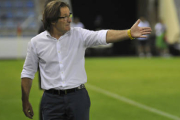 El preparador del Numancia, Juan Antonio Anquela. / VALENTÍN GUISANDE-
