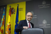 El Ministro de Hacienda, Cristóbal Montoro, durante una rueda de prensa en Valencia el 16 de diciembre.-MIGUEL LORENZO