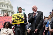 El excandfidato demócrata Bernie Sanders, en una protesta en defensa del Obamacare.-ALEX WONG