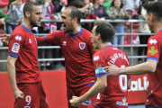 Higinio fue el héroe del partido con sus dos goles que desequilibraron la balanza ante el Lugo.-Valentín Guisande