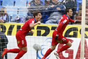 Íñigo Pérez y Óscar Díaz celebran uno de los goles del encuentro.-ÁREA 11