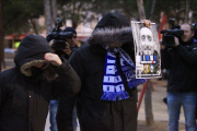 Un momento de la concentración llevada a cabo en la capital, organizada por la Coordinadora Antifascista de Madrid, para recordar al ultra del Deportivo de la Coruña fallecido en los enfrentamientos previos al partido entre su equipo y el Atlético de Madr-EFE