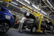 Cadena de producción del Megane en la fábrica de Renault en Palencia.-AFP / CÉSAR MANSO