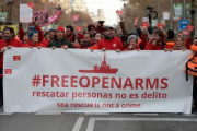 Manifestación en Barcelona para que el Open Arms vuelva a operar.-JOSEP LAGO (AFP)