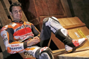 Dani Pedrosa, posa para la entrevista con su equipo, en Catar.-REPSOL MEDIA / JAIME OLIVARES