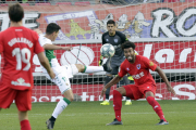 El Numancia-Elche de la primera vuelta ya fue un partido nivelado entre dos equipos que miran al play off. LUIS ÁNGEL TEJEDOR