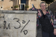 Montserrat Gassull, en una imagen de archivo con el ayuntamiento de Torredembarra al fondo.-