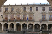 Fachada del Ayuntamiento de Soria. / VALENTÍN GUISANDE-