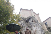 Turistas en San Saturio-Luis Ángel Tejedor