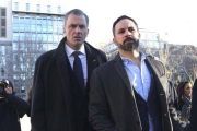 Santiago Abascal y Javier Ortega Smith, a su llegada al Supremo.-DAVID CASTRO