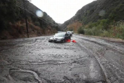 Al menos 13 personas han muerto por las fuertes lluvias caídas en una región del suroeste de California.-EFE