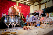 Catas del Concurso de vinos caseros en el Casino de Soria. MARIO TEJEDOR