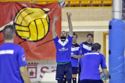 El Río Duero inició ayer los entrenamientos después de unos días de descanso por las fiestas navideñas.-MARIO TEJEDOR