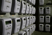 Contadores de luz electrónicos en un edificio de Barcelona-. / REUTERS / ALBERT GEA