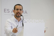 Rueda de prensa del dirigente de Podemos, Sergio Pascual, este lunes.-Foto: AGUSTÍN CATALÁN