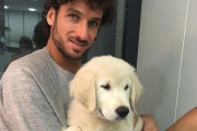 Feliciano López, con su nueva mascota, un golden retriever.-EL PERIÓDICO