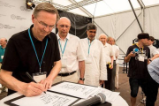 Ganadores del Nobel firman la Declaración de Mainau.-Foto: LINDAU NOBEL MEETING