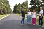 Autoridades en la recién remodelada pista de acceso a la Laguna Negra.