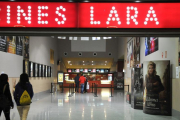 Imagen de la entrada a los Cines Lara.