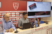 Luis Martínez y Javi del Pino en la presentación de la campaña de abonos del Numancia.