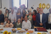 Felipa Yubero junto a sus familiares y autoridades en la celebración de su centenario.