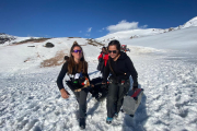 Isabel Monreal, a la derecha, en Sierra Nevada.