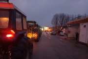 Tractores en la zona de San Leonardo y Navaleno al caer la noche de este viernes.