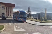El autobús del Grupo Herce Río Duero Soria estrena rotulación para su viaje a Almería. La imagen del equipo de voleibol se renueva de cara al último encuentro de la fase regular de la Superliga.