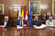 Firma del convenio del Ayuntamiento de Soria con la Junta de Cofradías.