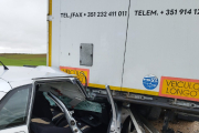 Accidente por alcance entre un turismo y un camión en Adradas.