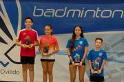 Jimena Ayllón, con camiseta azul, durante una competición.