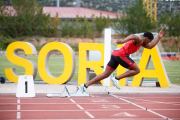 Un atleta del Numantino durante la Liga de Clubes de División de Honor celebrada en Soria.