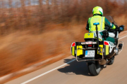 Un agente de la Guardia Civil durante una patrulla en carretera.