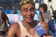 Ibrahim Chakir llorando tras acabar la prueba de maratón en el puesto 34.