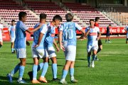 Jugadores de la S.D. Compostela durante su último encuentro de preparación.