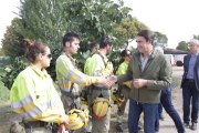 El consejero de Medio Ambiente, Vivienda y Ordenación del Territorio en la visita a una base aérea en Zamora.