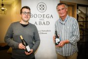 José Cervera, enólogo de Bodega del Abad, con el distribuidor José Antonio Omeñaca. MONTESEGUROFOTO