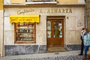 Confitería Almarza, en Almazán, con 204 años de trayectoria y algunos de los dulces más tradicionales de la provincia de Soria.