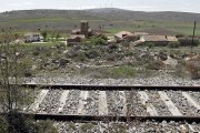 Vía de la línea Soria-Castejón a la altura de Aldealpozo.