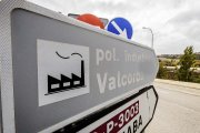 Desvío en la carretera para acceder al área empresarial de Valcorba en la capital.