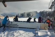 Esquiadores este sábado en el punto de nieve.
