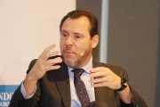Óscar Puente, ministro de Transportes y Movilidad Sostenible, en el Club de Prensa de El Mundo de Castilla y León.