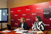 Yolanda Santos e Isis Gayo en la presentación de la imagen para conmemorar los 150 años del nacimiento de Antonio Machado.