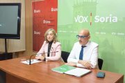Sara López y Fernando Castillo en su comparecencia para mostrar su rechazo a los presupuestos planteados por el PSOE en Soria.